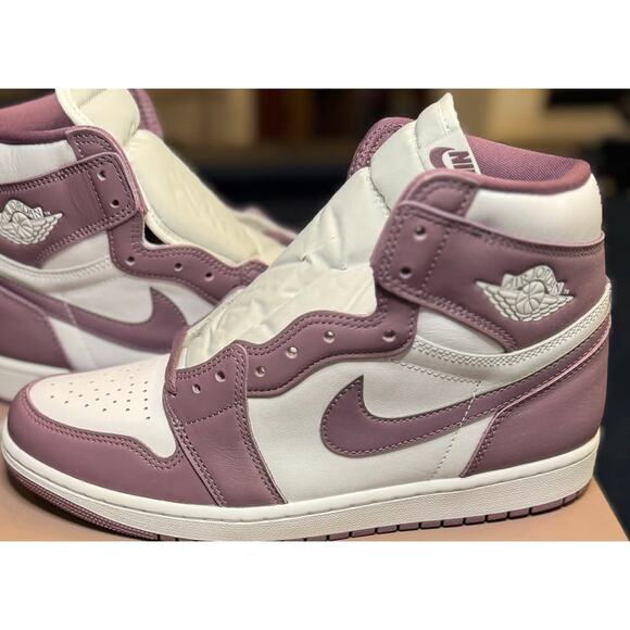 Jordan 1 Retro High OG New with Box Size M 10.5 W 12 - Picture 1 of 6